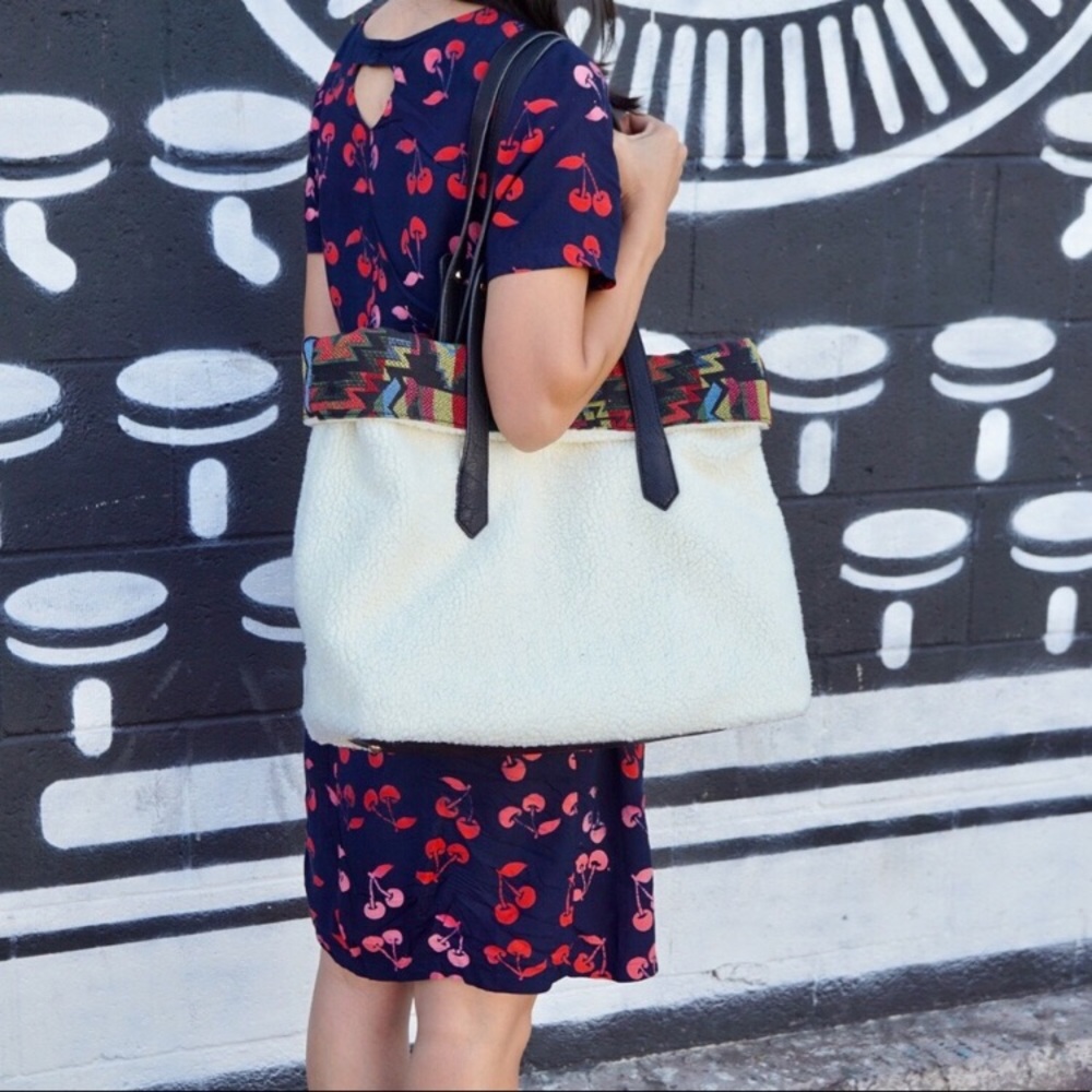 Patterned Reversible Bag - Picture 3 of 5